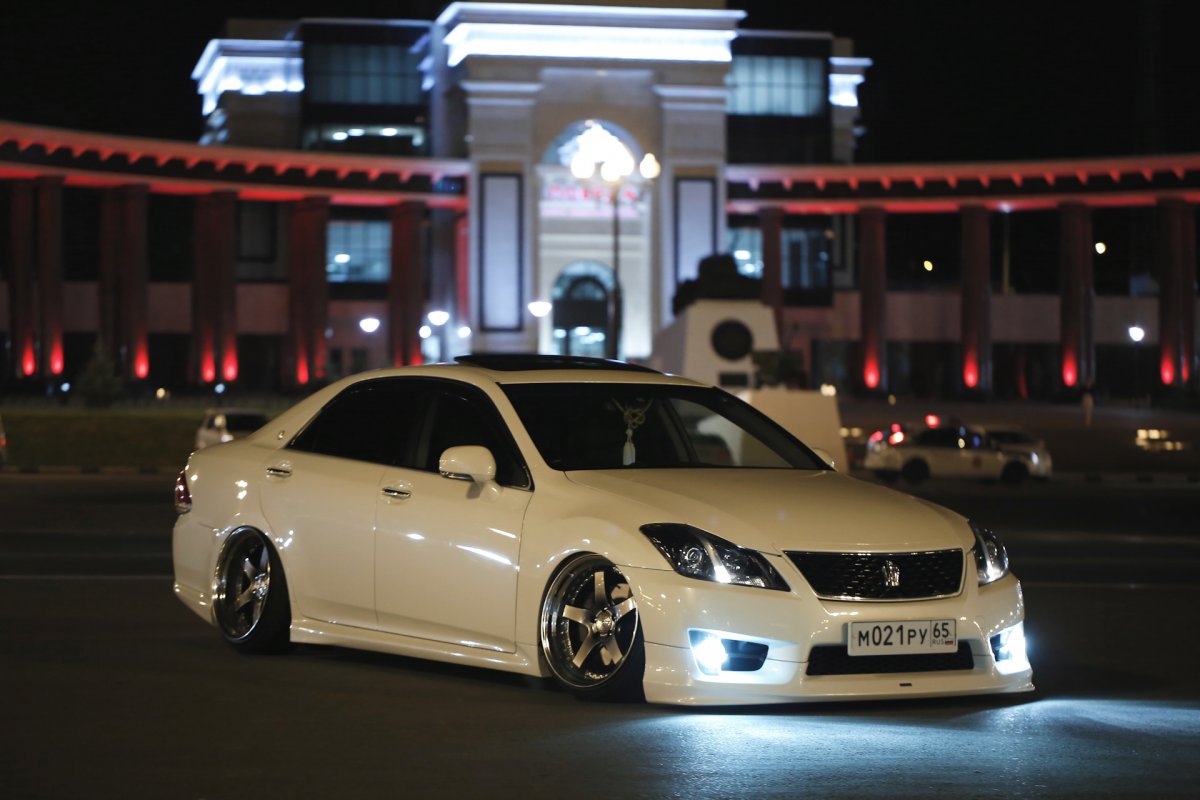 Toyota Crown athlete 2018