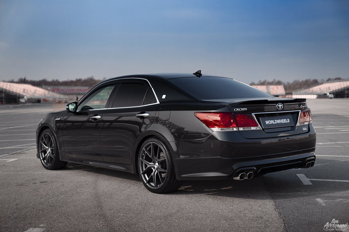 Тойота Краун s220 2020