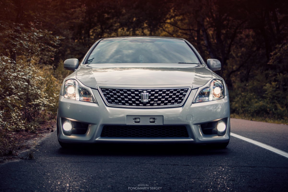 Toyota Crown 210 athlete