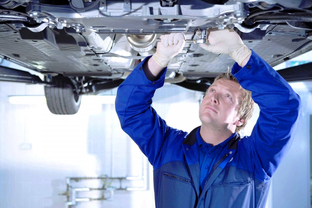 Автомобиль в автосервисе