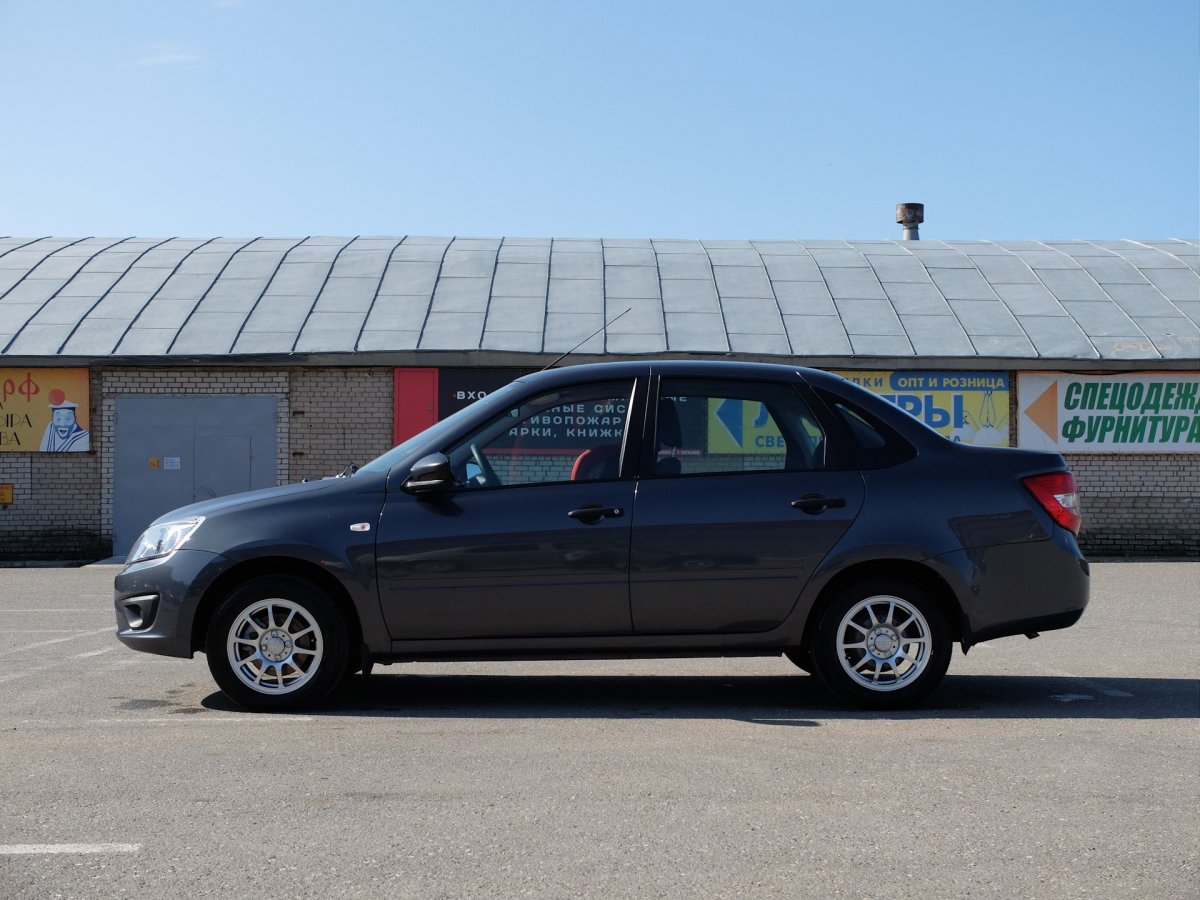 Лада Гранта серая 2021