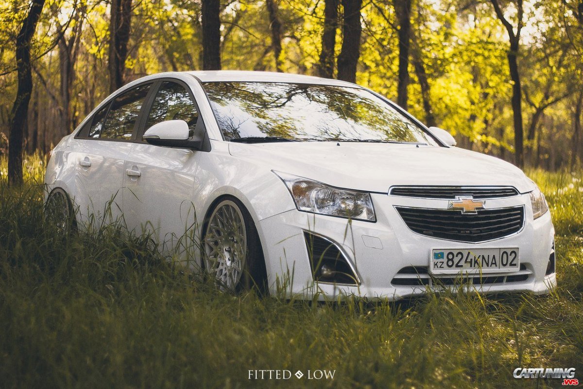 Chevrolet Cruze 2013 stance