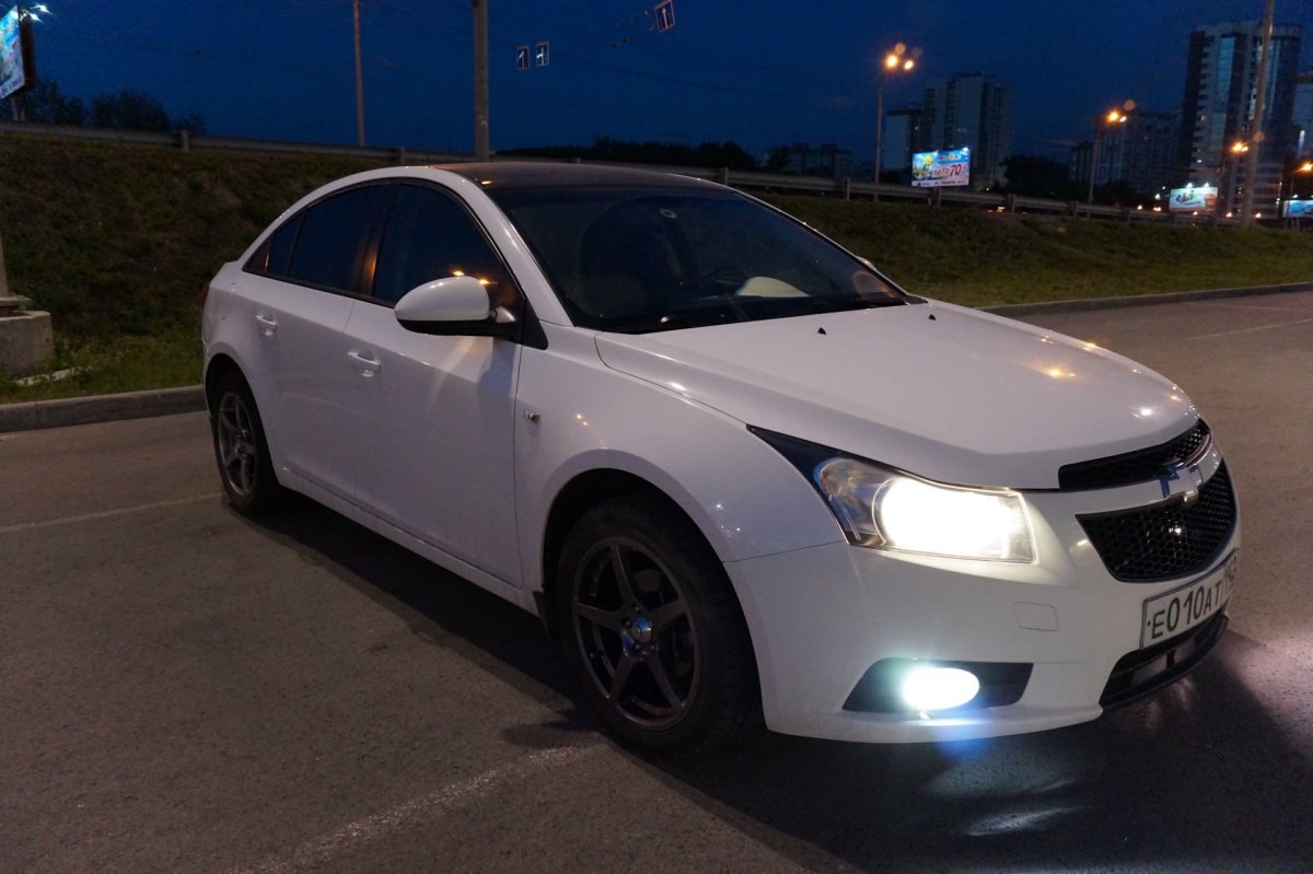 Шевроле Круз белый антихром