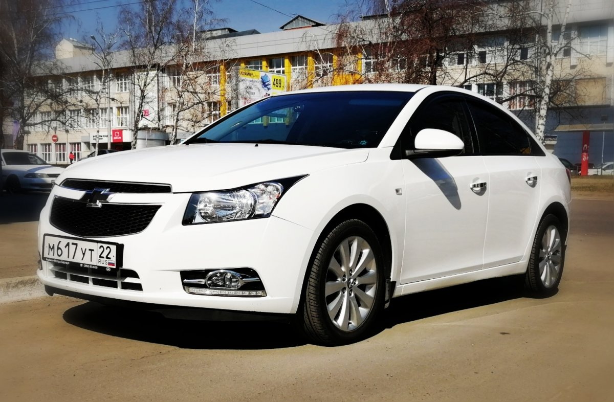 Шевроле Круз белый