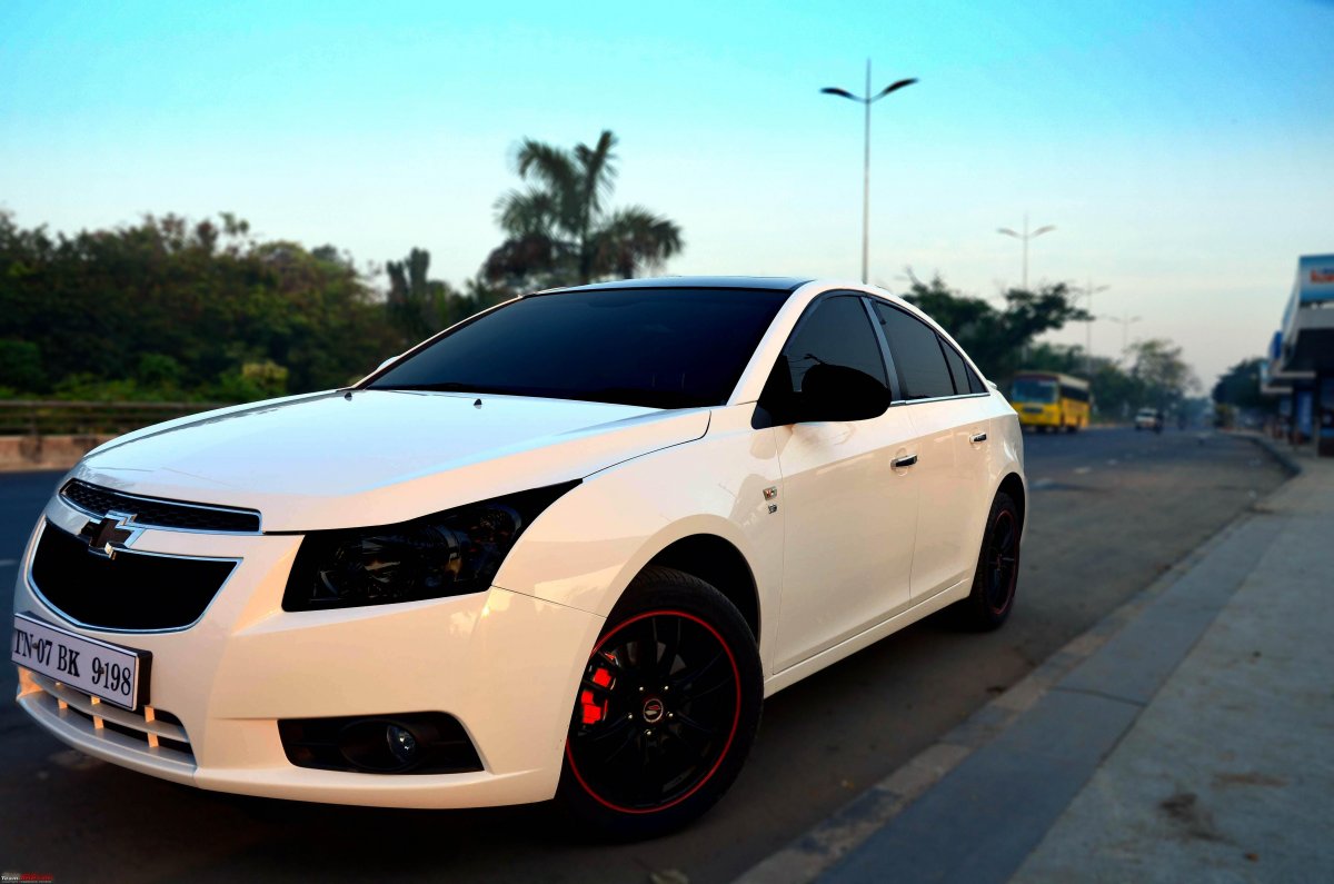 White Шевроле Круз