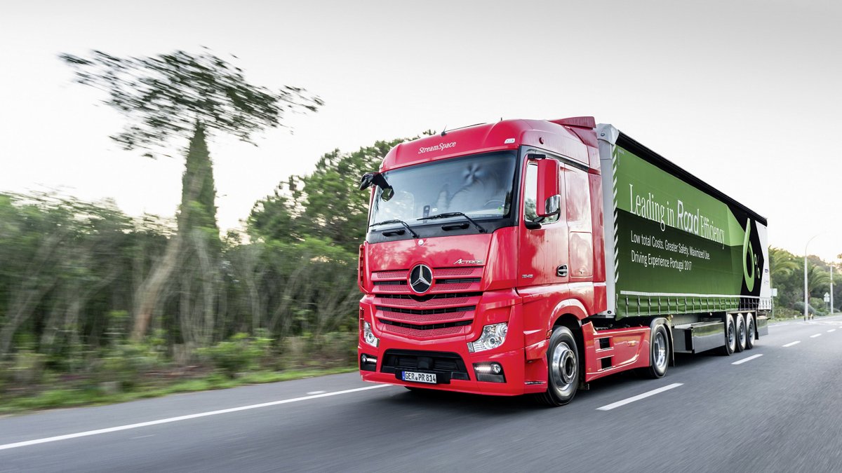 Фура Mercedes Benz Actros