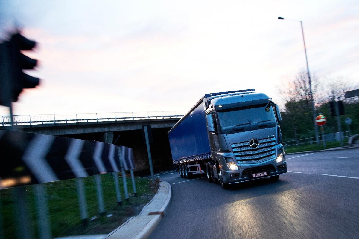 Тягач Mercedes-Benz Actros