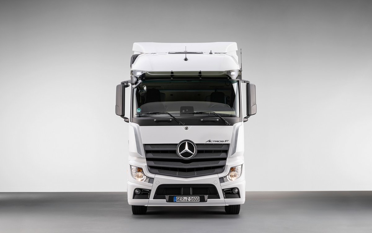 Мерседес Актрос 2019 черный