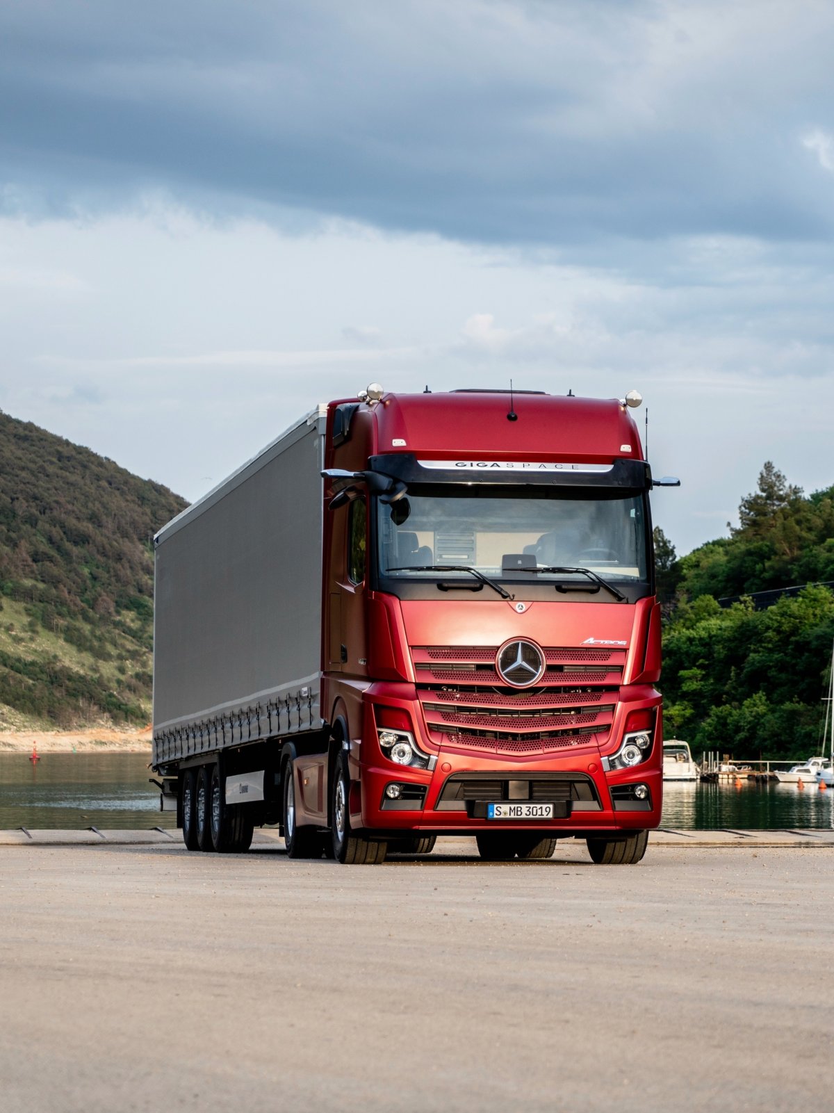 Автопоезд Мерседес Актрос