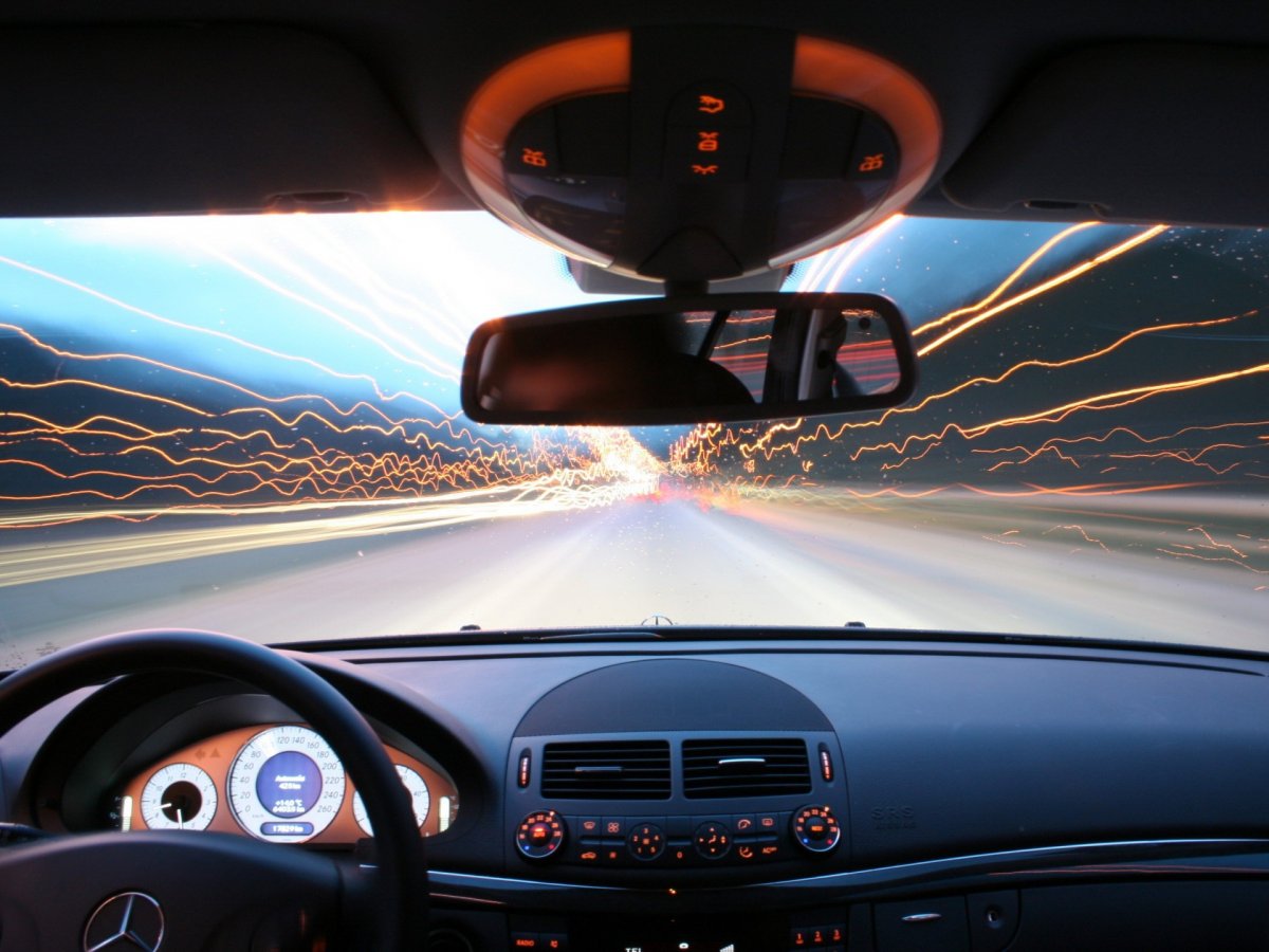 Вид из лобового окна машины