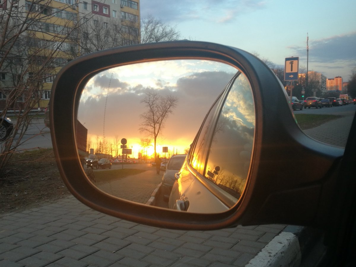 Зеркало автомобиля