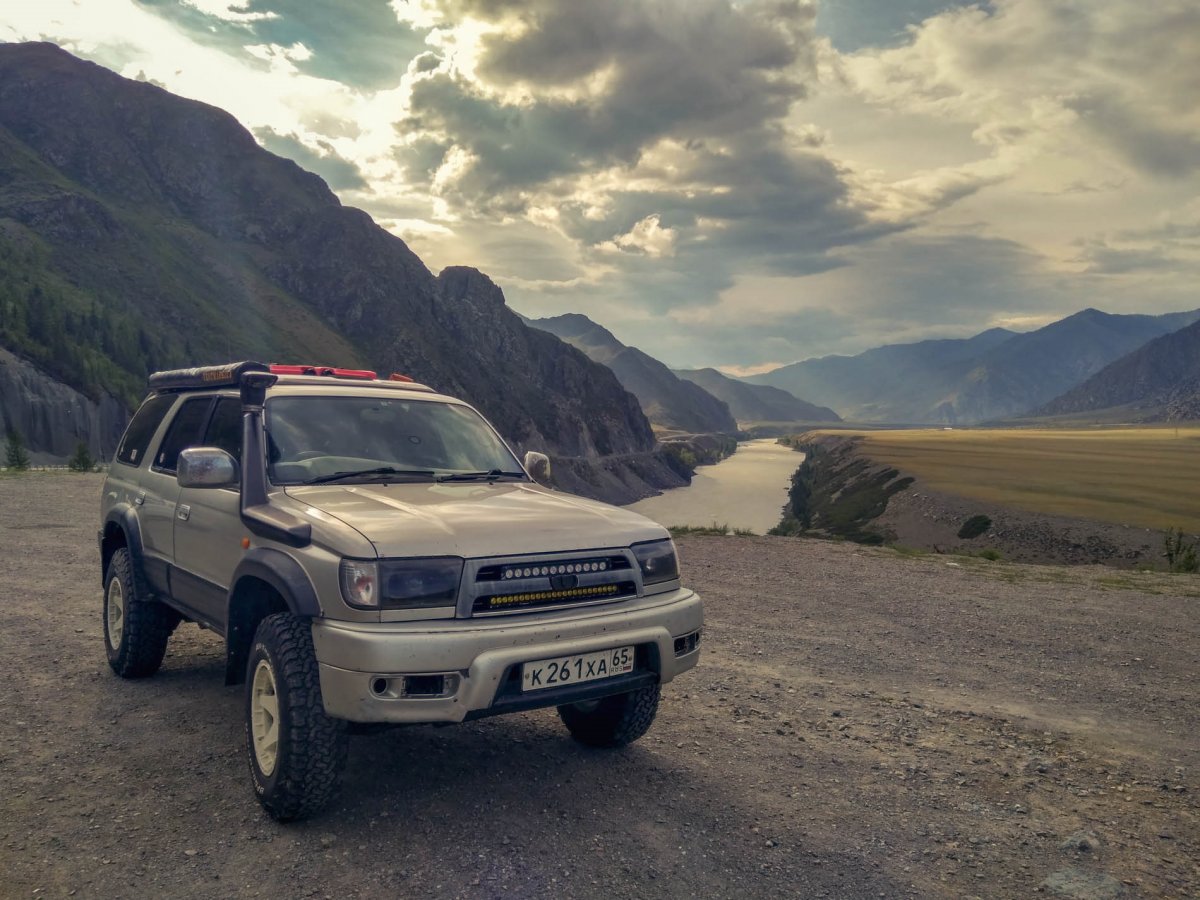 Toyota Hilux Surf 185