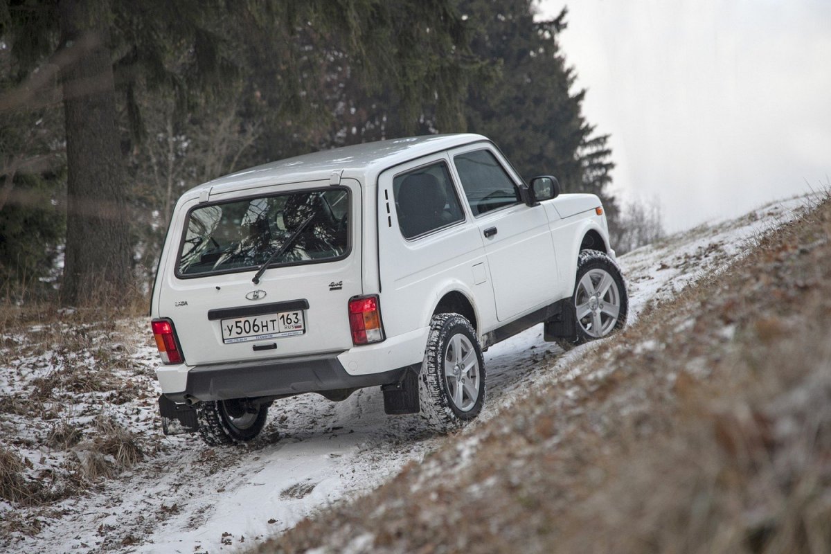 Лада Нива 4х4 белая