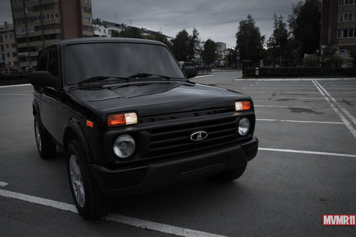 Нива Урбан черная