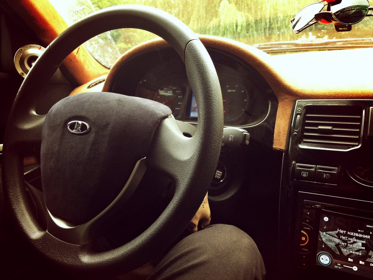 За рулем Приоры