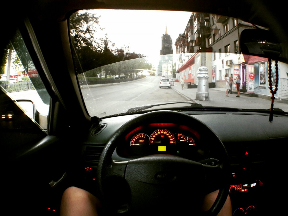 За рулем Приоры