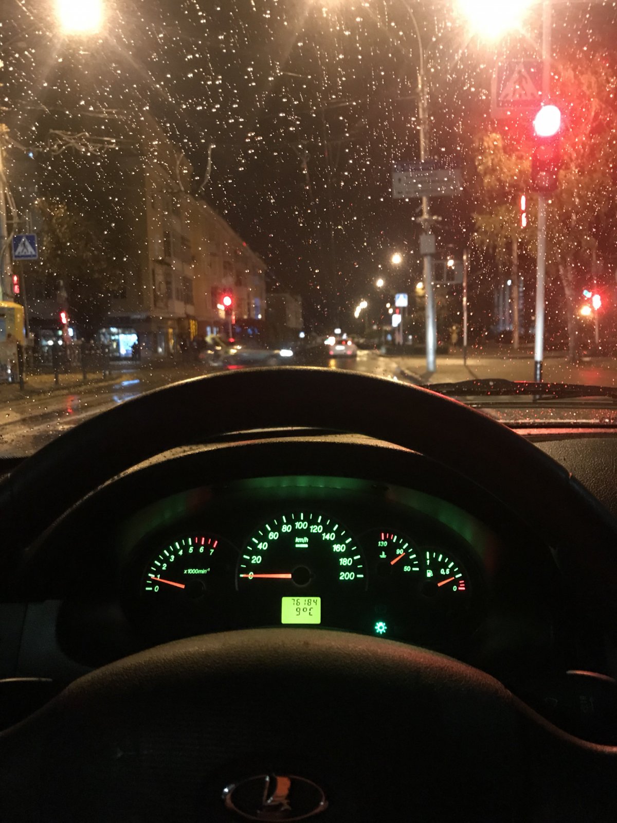 Вид из за руля ночью