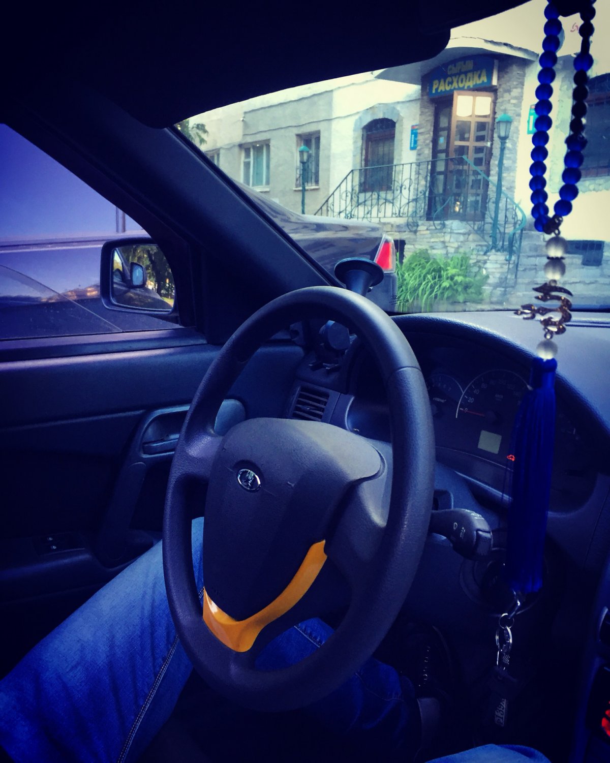 Приора 2 в салоне тонированная