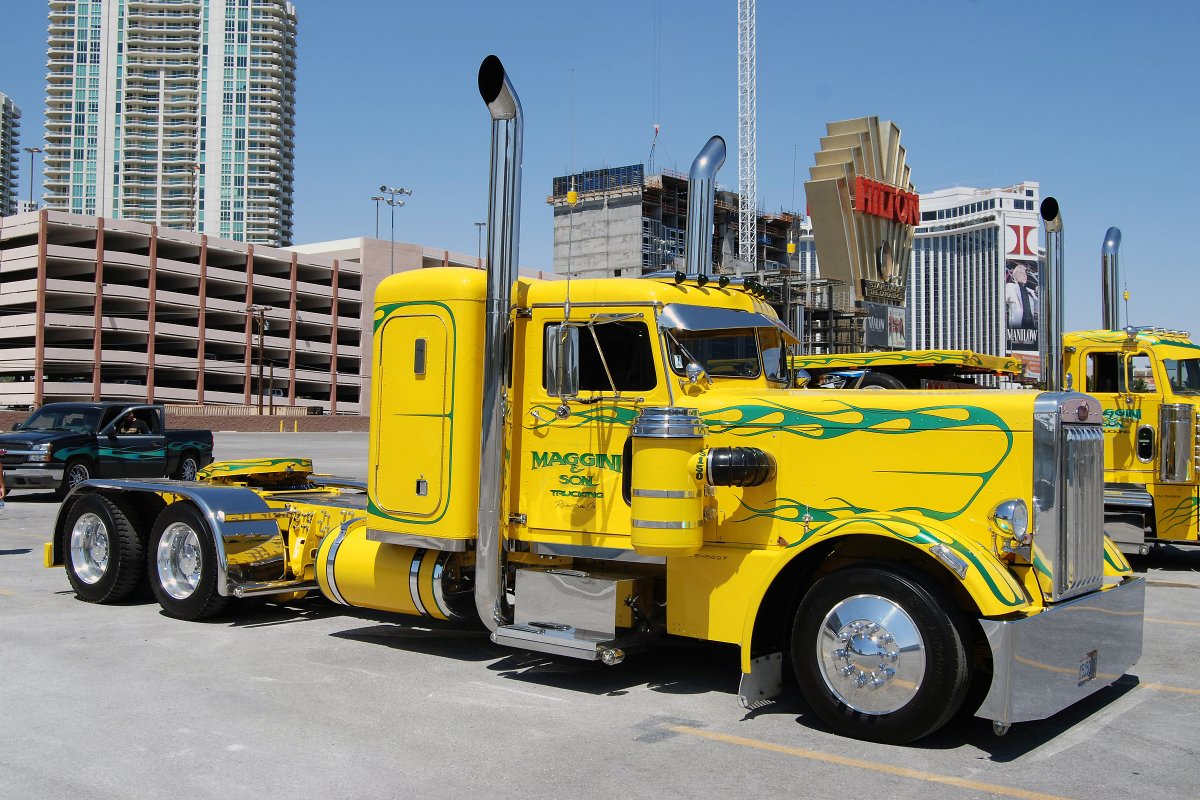 Тягач Peterbilt 351
