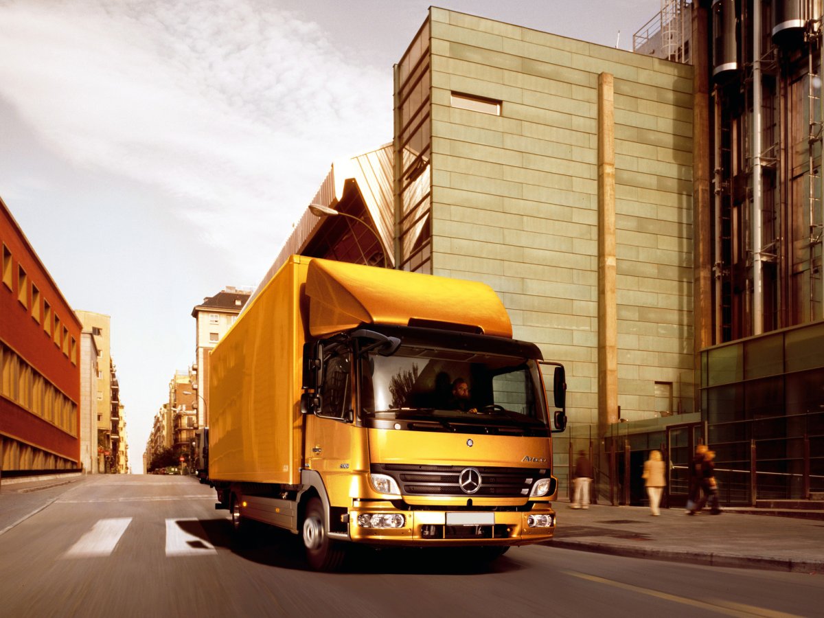 Грузовой автотранспорт