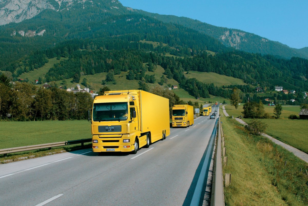 Желтая фура