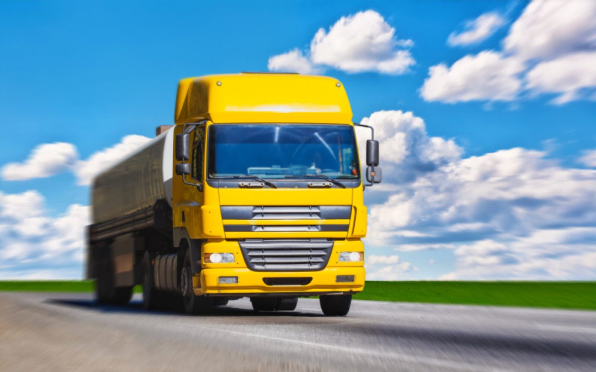 Желтая фура Логистик