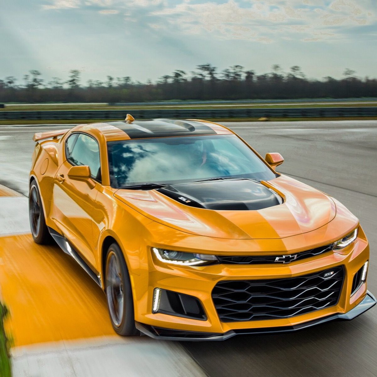 Chevrolet Camaro zl1 Yellow