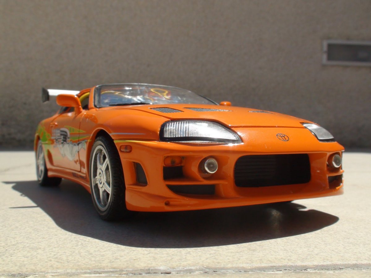 Nissan Skyline r34 и Toyota Supra