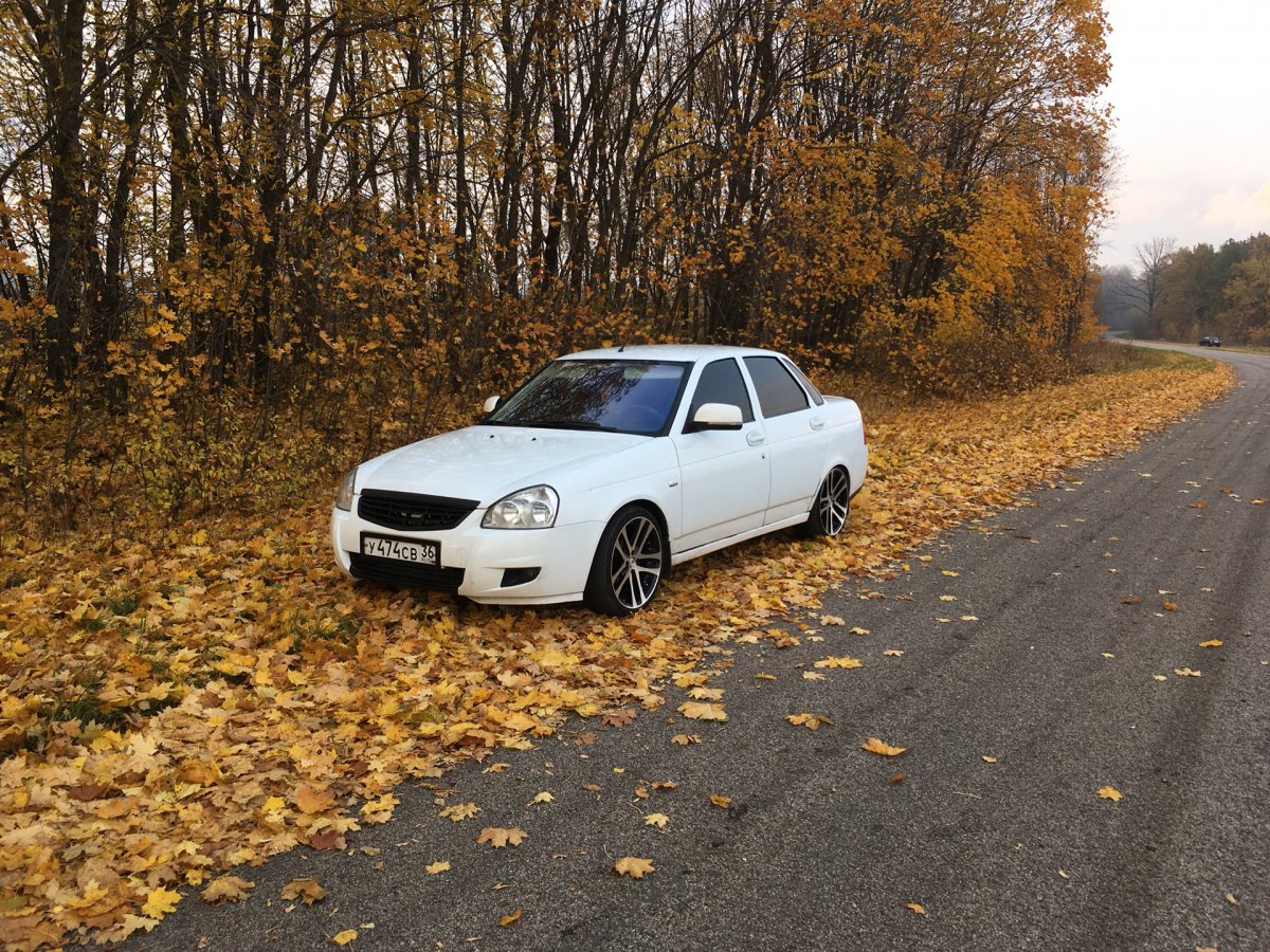 Лада Приора седан белая