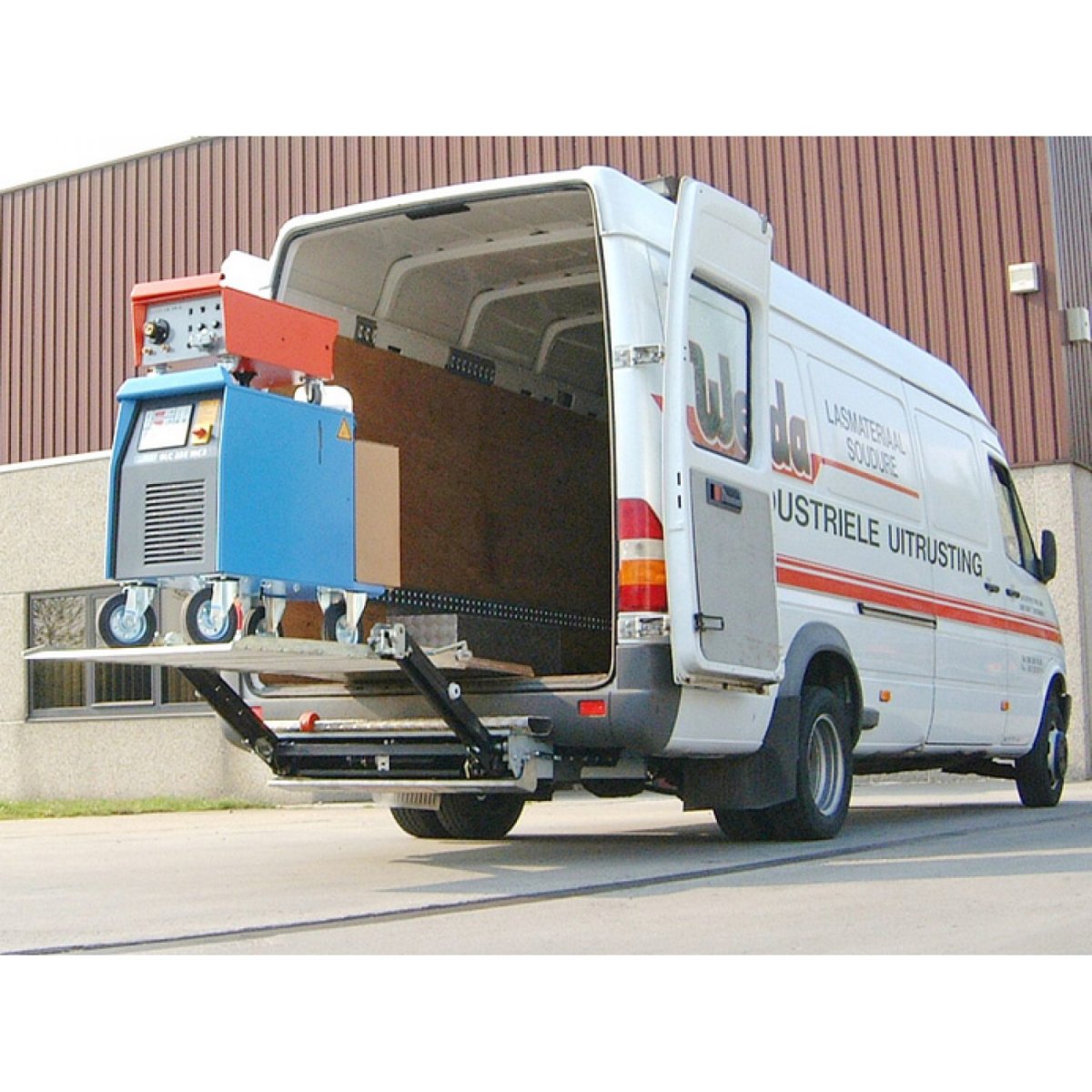 Форд Транзит фургон с гидробортом