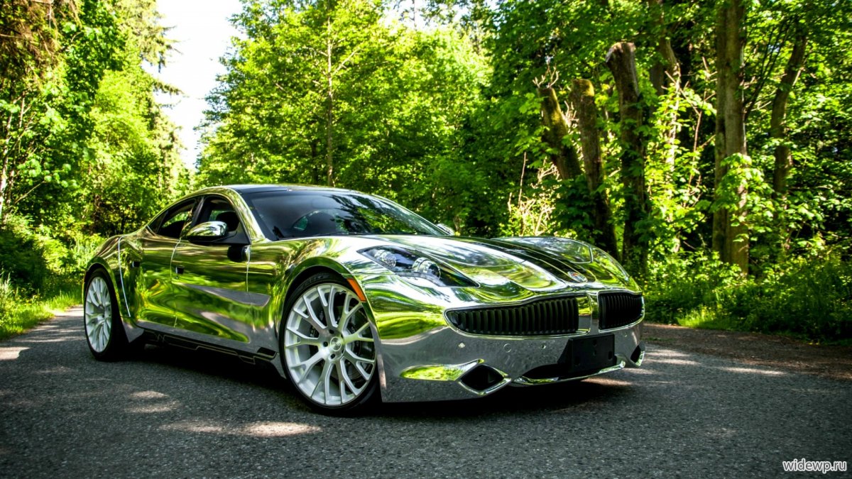 Блестящий автомобиль