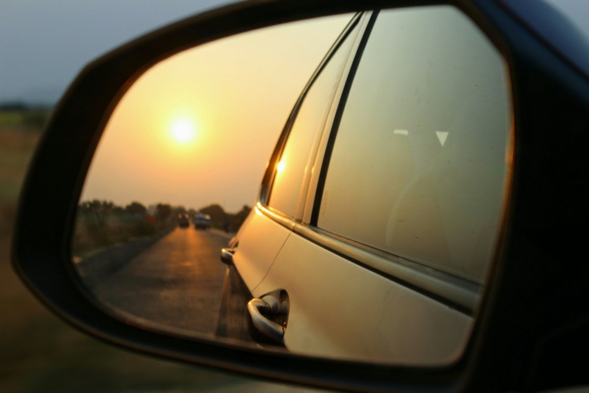 Закат в зеркале авто