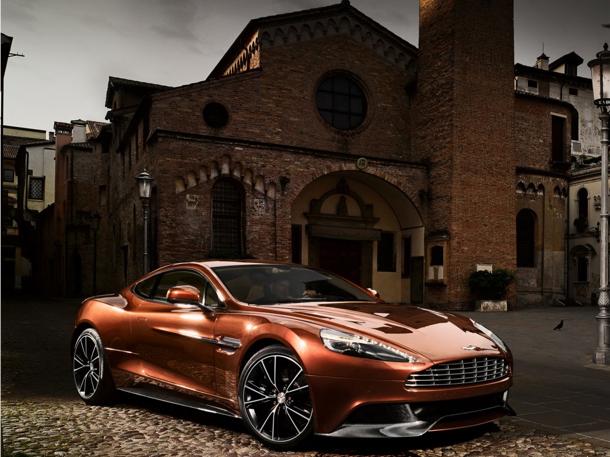 Астон Мартин