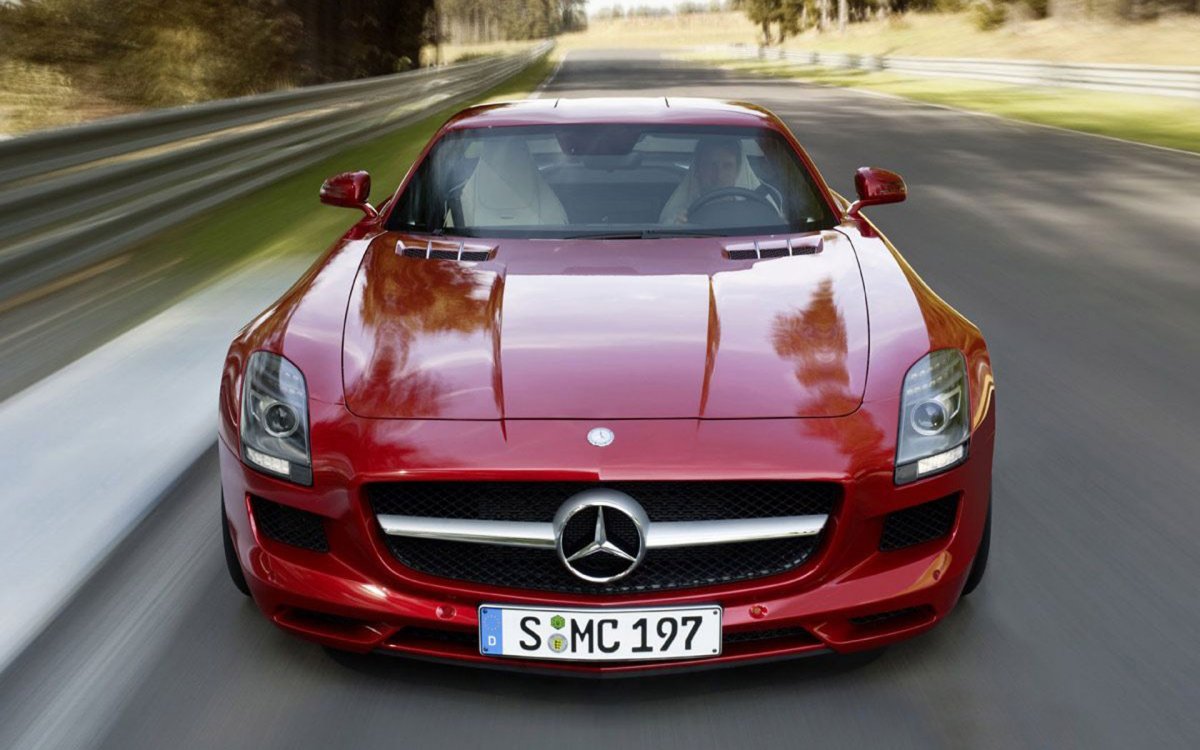 Автомобиль крупным планом