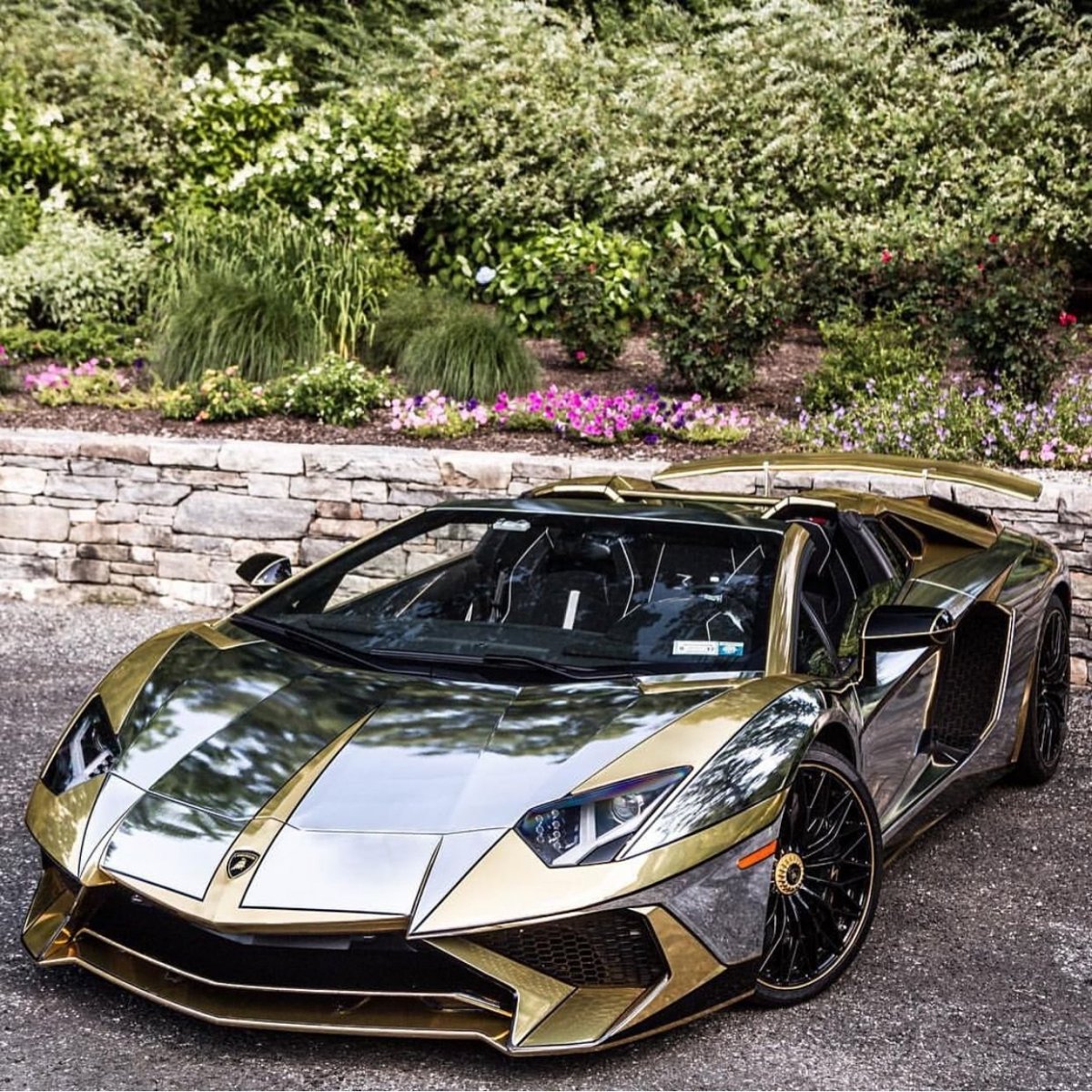 Lamborghini Aventador 1