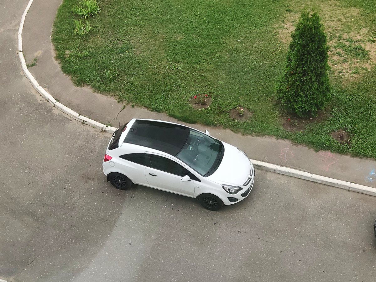 Мерседес Бенц CLS белый