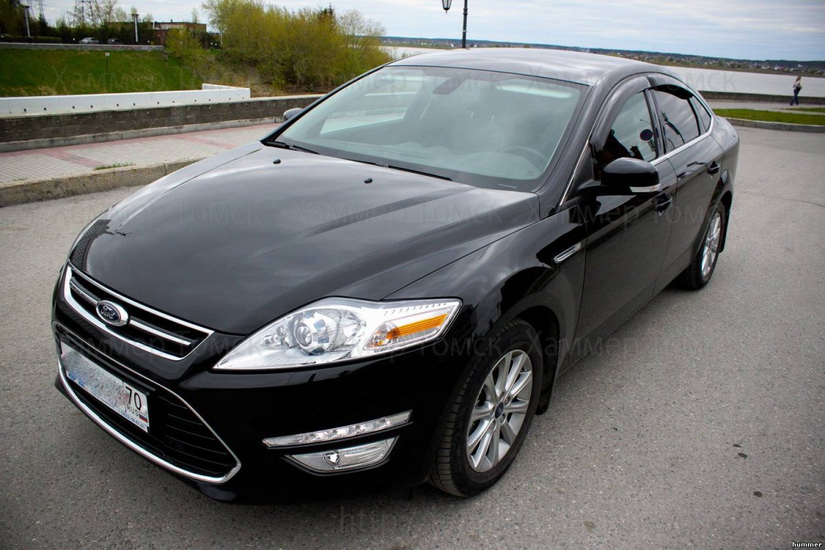 Форд Мондео черного цвета