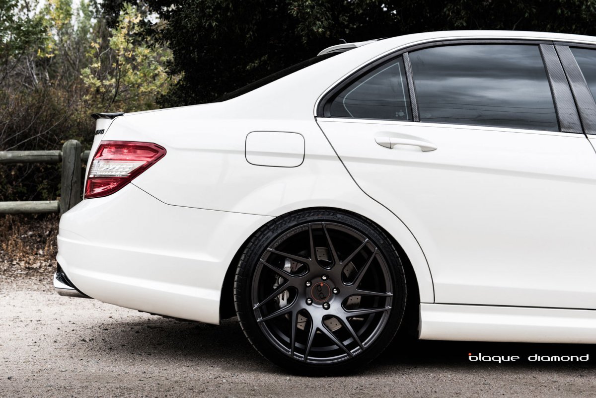 Мицубиси Лансер 9 чёрная на 15 дисках