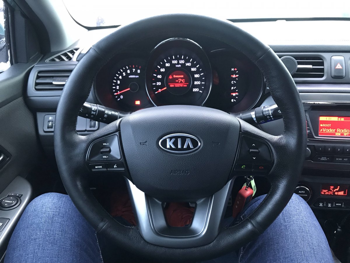 За рулём Киа Рио 3