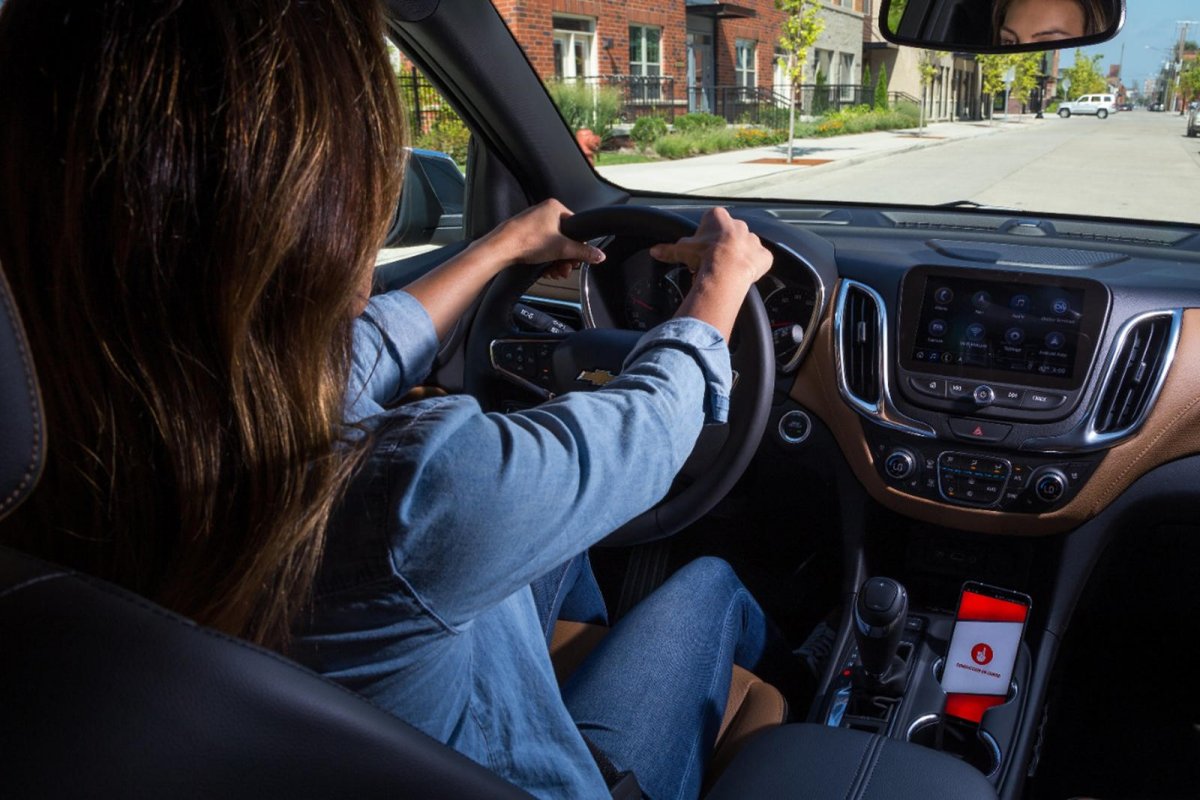 Девушка за рулем Киа