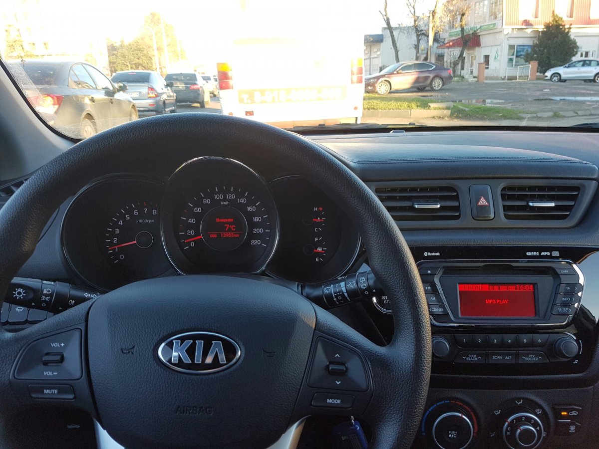 Kia Rio 2014 приборная панель