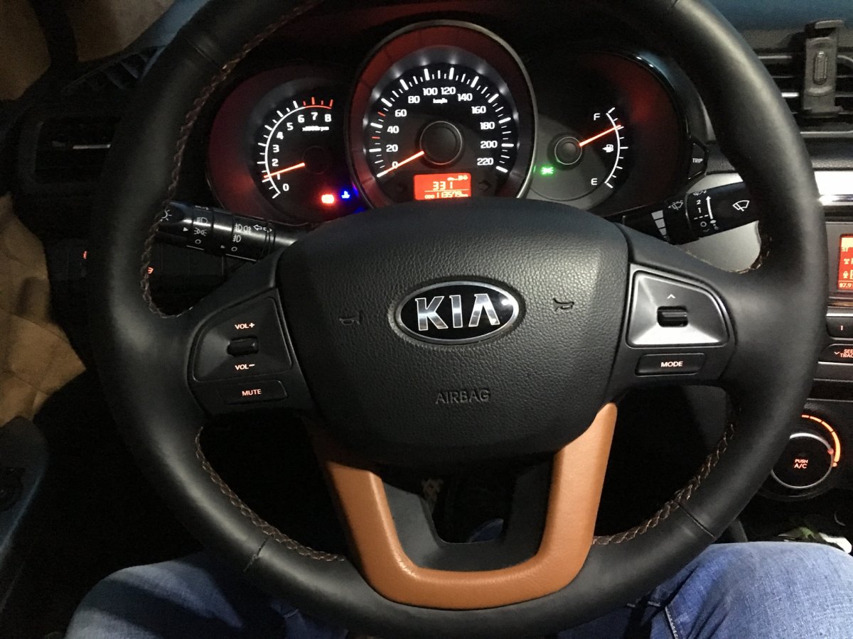 Kia Rio 2012 кожаный руль заводской