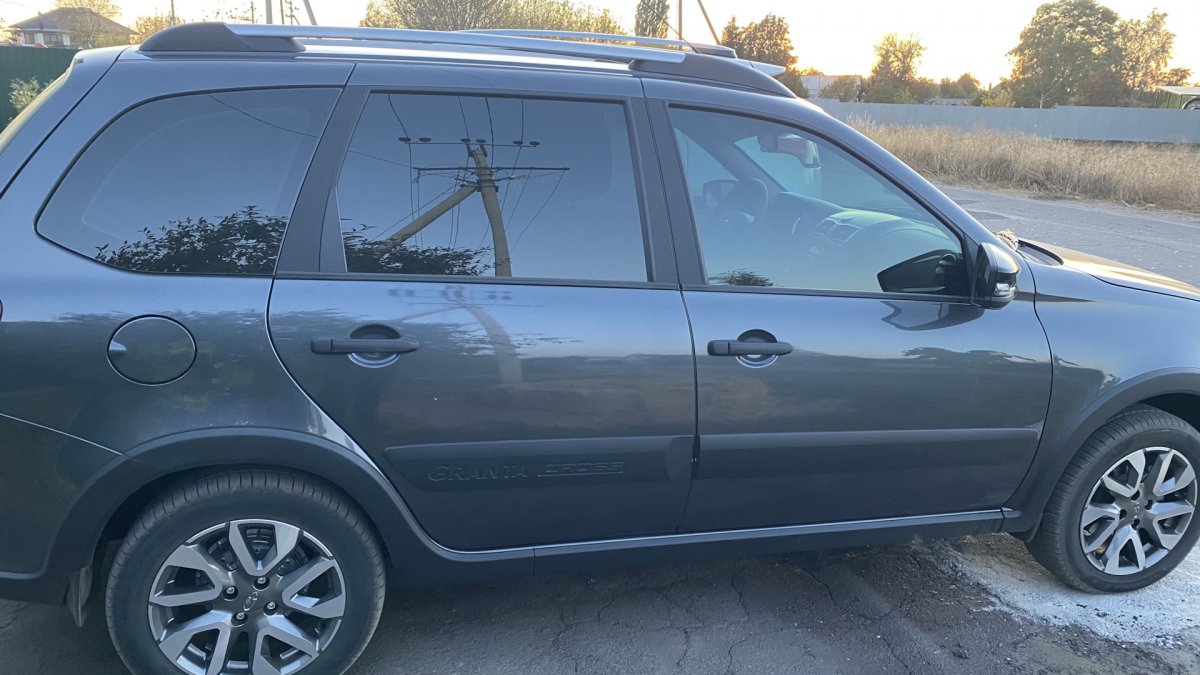 Лада Гранта кросс серая