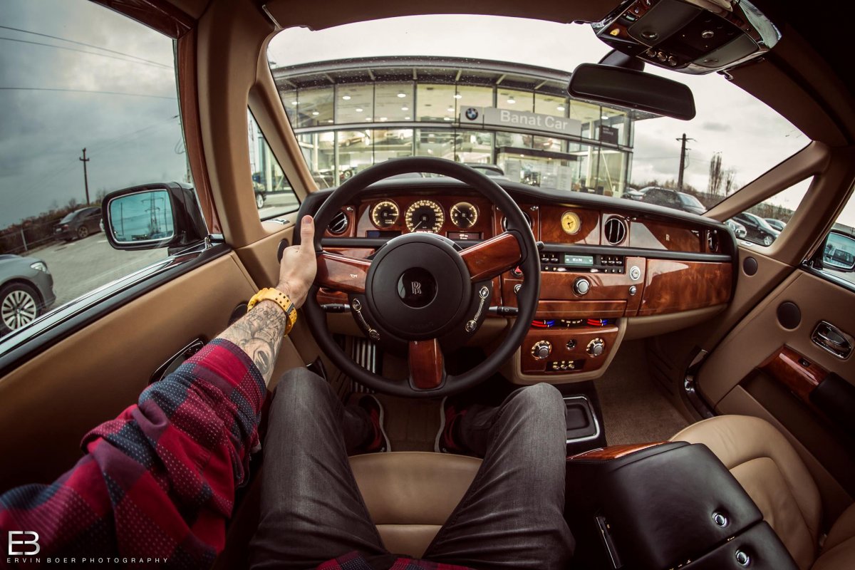 Мария Кожевникова в машине