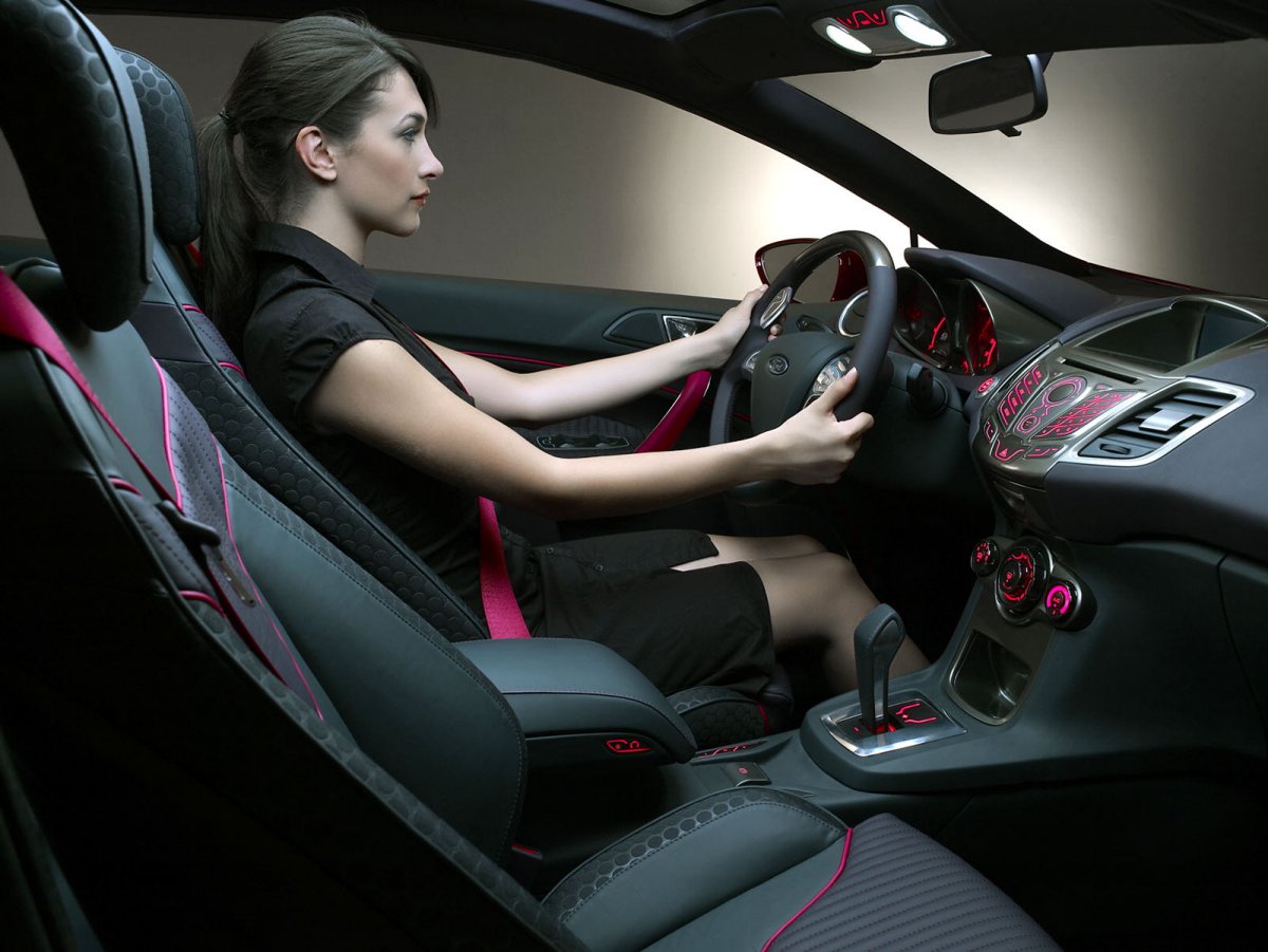 Фотосессия в салоне автомобиля