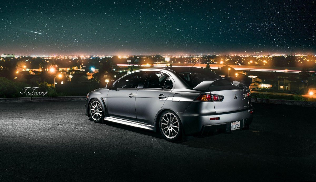 Mitsubishi Lancer Evolution x серебряный