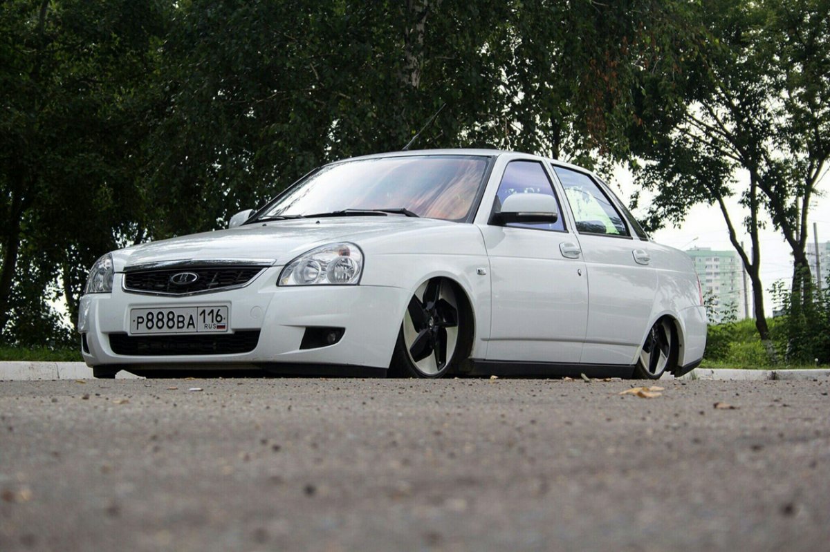 Лада Приора заниженная тюнинговая