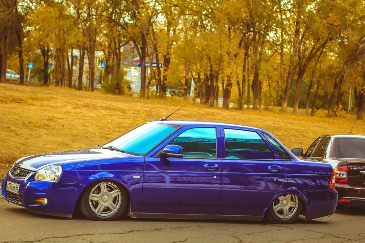 Лада Приора красная