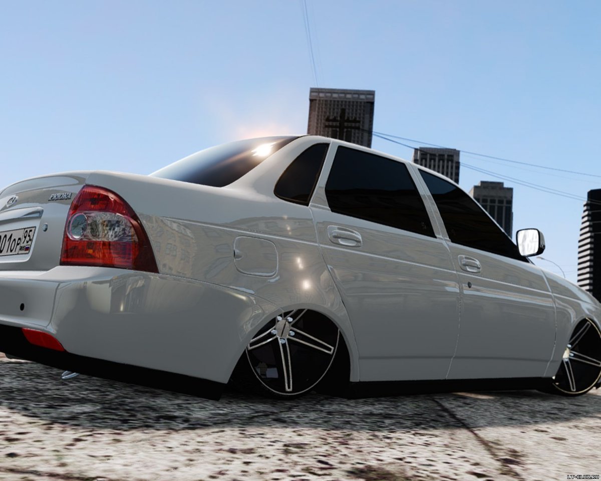 Золотая Лада Приора хэтчбек