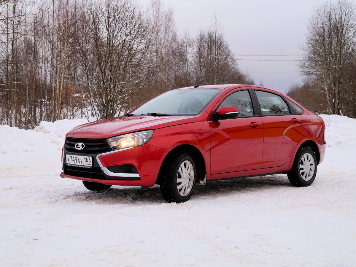 Lada Vesta седан красный